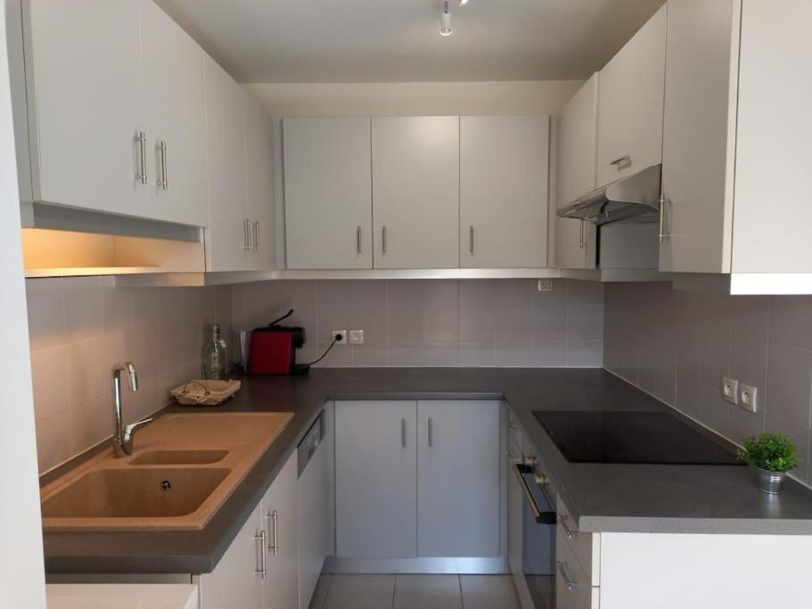 Appartement 8 Personnes En Face Des Remparts Climatise Avec Terrasse Et Parking Avinhão Exterior foto
